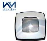 Luz exterior de cortesía LED. Cuerpo de latón con tratamiento galvánico, reflector transparente de policarbonato